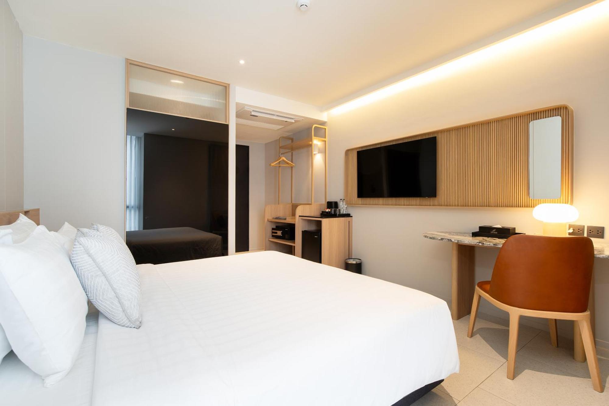 Saan Hotel Sathorn Bangkok Exterior photo